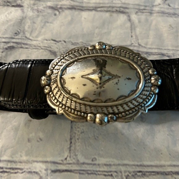 VINTAGE BLACK CROC LEATHER WITH EMBOSSED SILVER TONE BUCKLE BELT SIZE XL - Picture 6 of 11